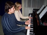 Mlad klavrist u novho nstroje