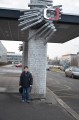 P�ed budovou �T