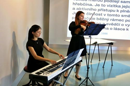 Hudební vystoupení na vernisáži výstavy Hřebčín Napajedla