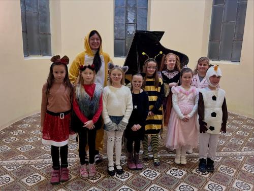 Třídní koncert v kostýmech
